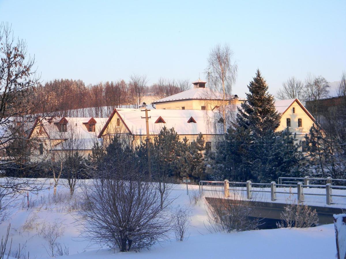 Lidmiluv Mlyn Hotel Sadek Buitenkant foto