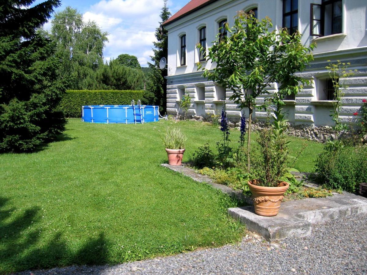 Lidmiluv Mlyn Hotel Sadek Buitenkant foto